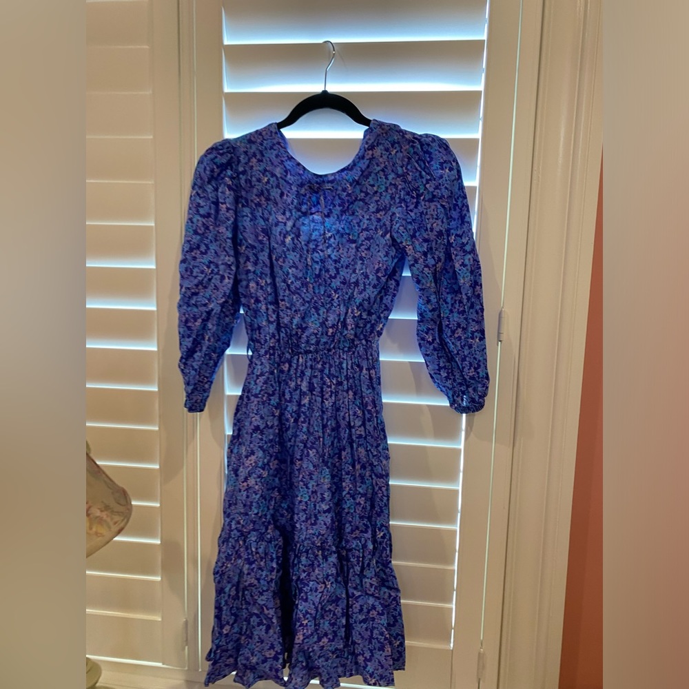 Blue floral dress, great condition. Fits a small or XS